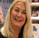 Helen Stommel Olsson är författare och copywriter