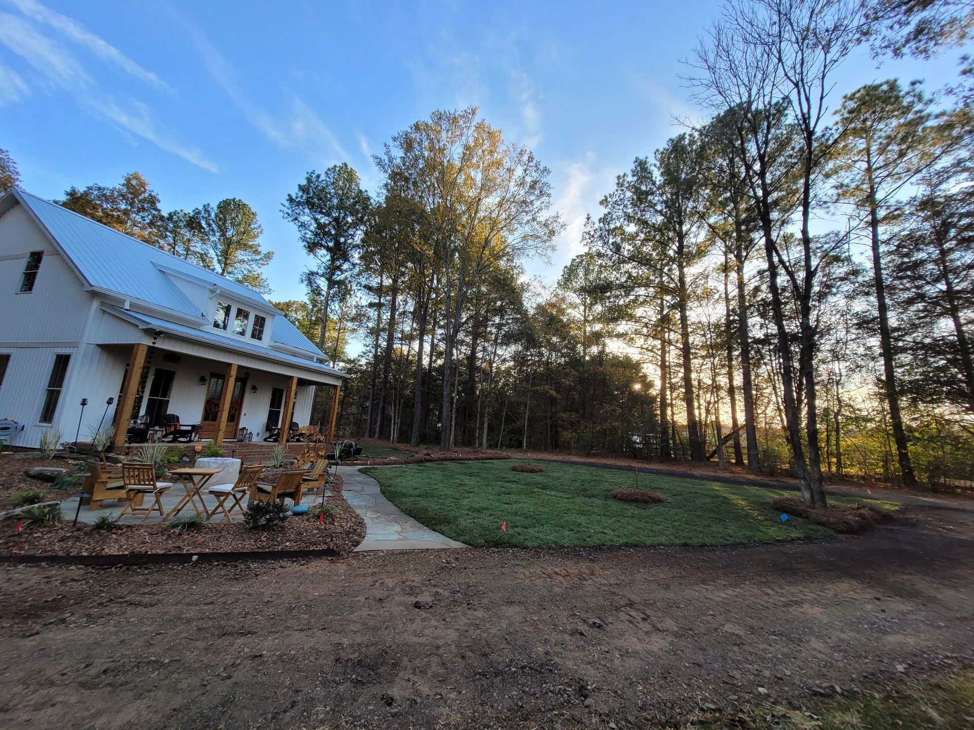 Placeholder image: light gray background with a mountain and a circle.
