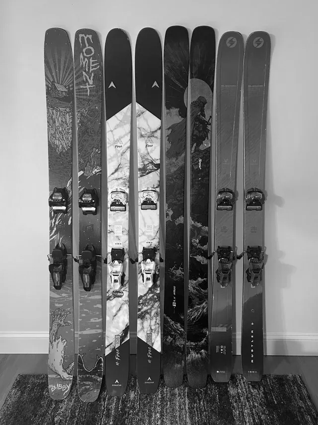 waterskis