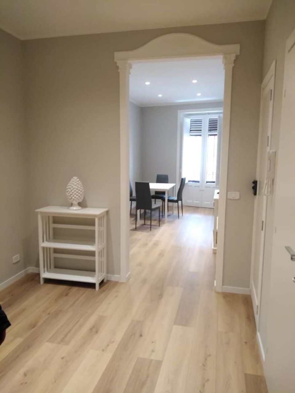 casa ristrutturata moderna con parquet