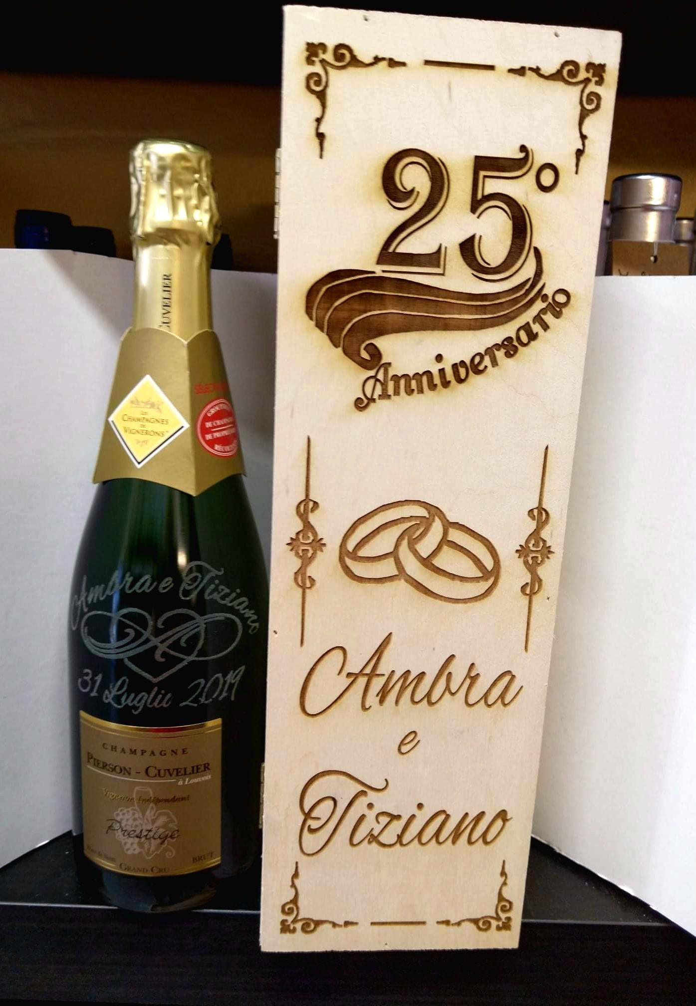 champagne con custodia personalizzata