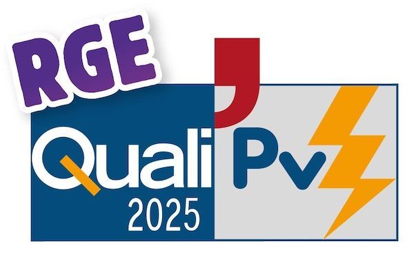 Logo RGE Quali PV 2025 en violet, bleu, rouge et jaune sur fond blanc