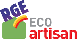 Logo RGE Eco Artisan avec texte violet, maison verte et accent arc-en-ciel rouge-orange