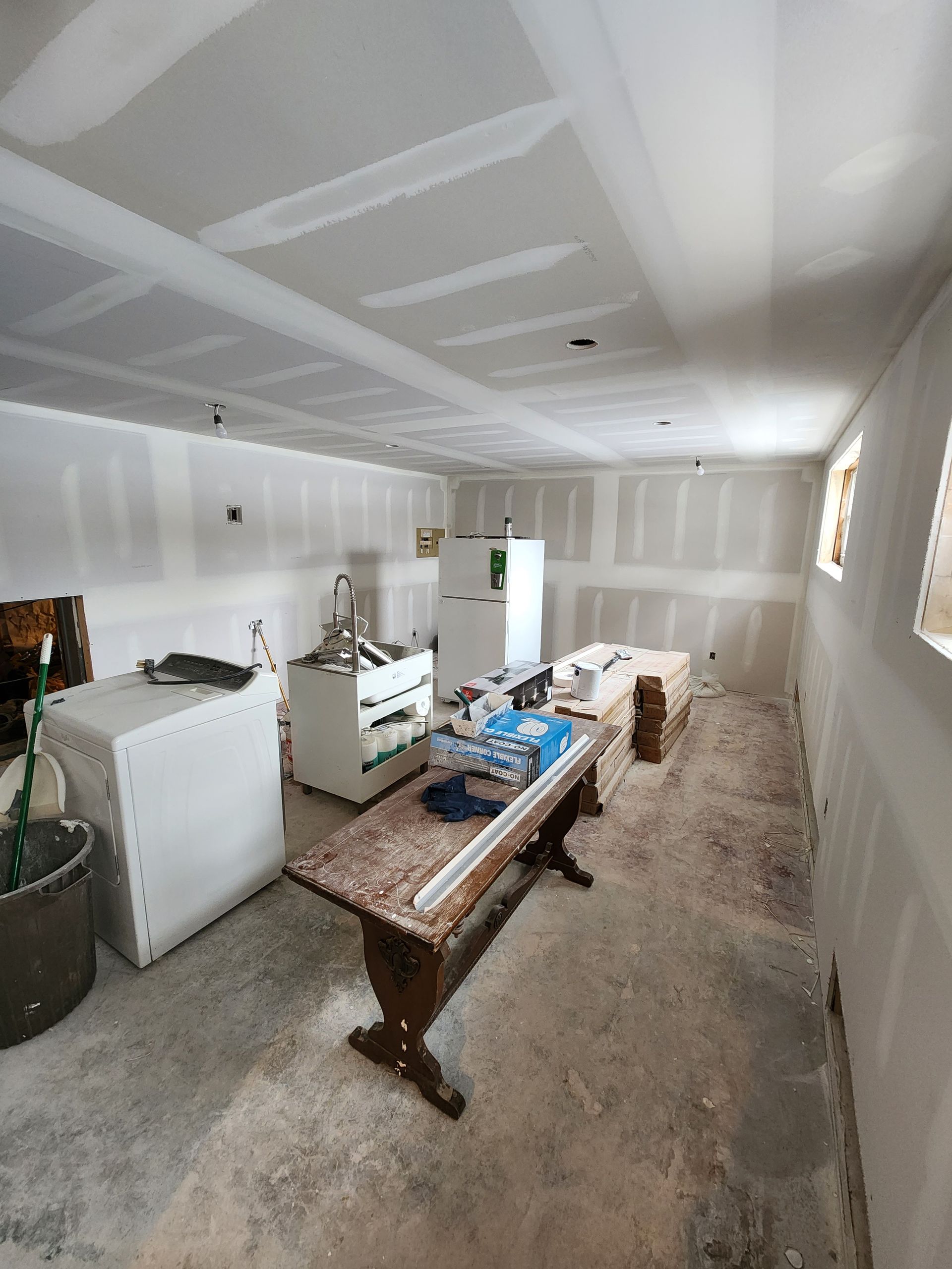 there is a table in the middle of the room .