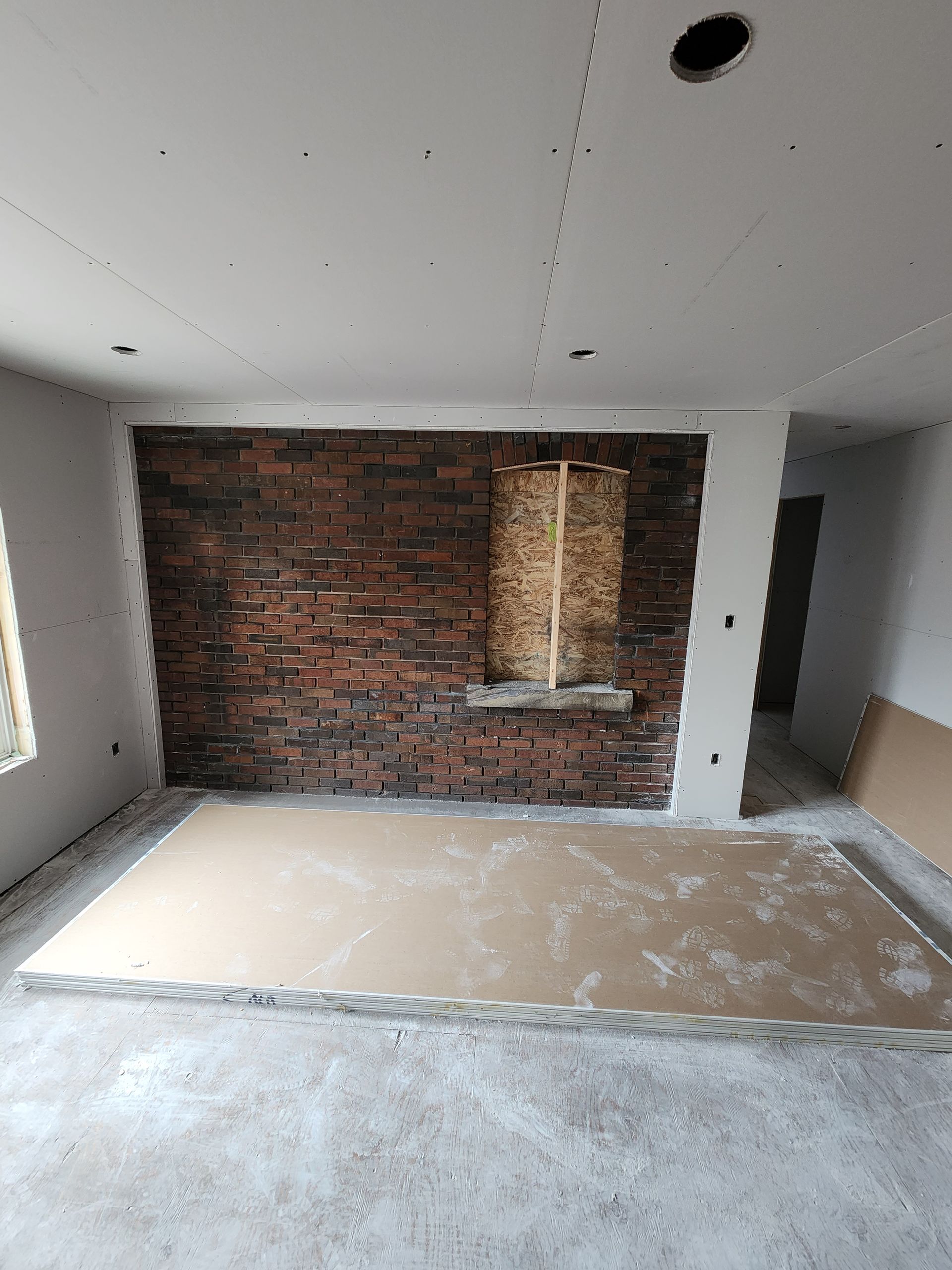 there is a brick wall in the middle of the room .