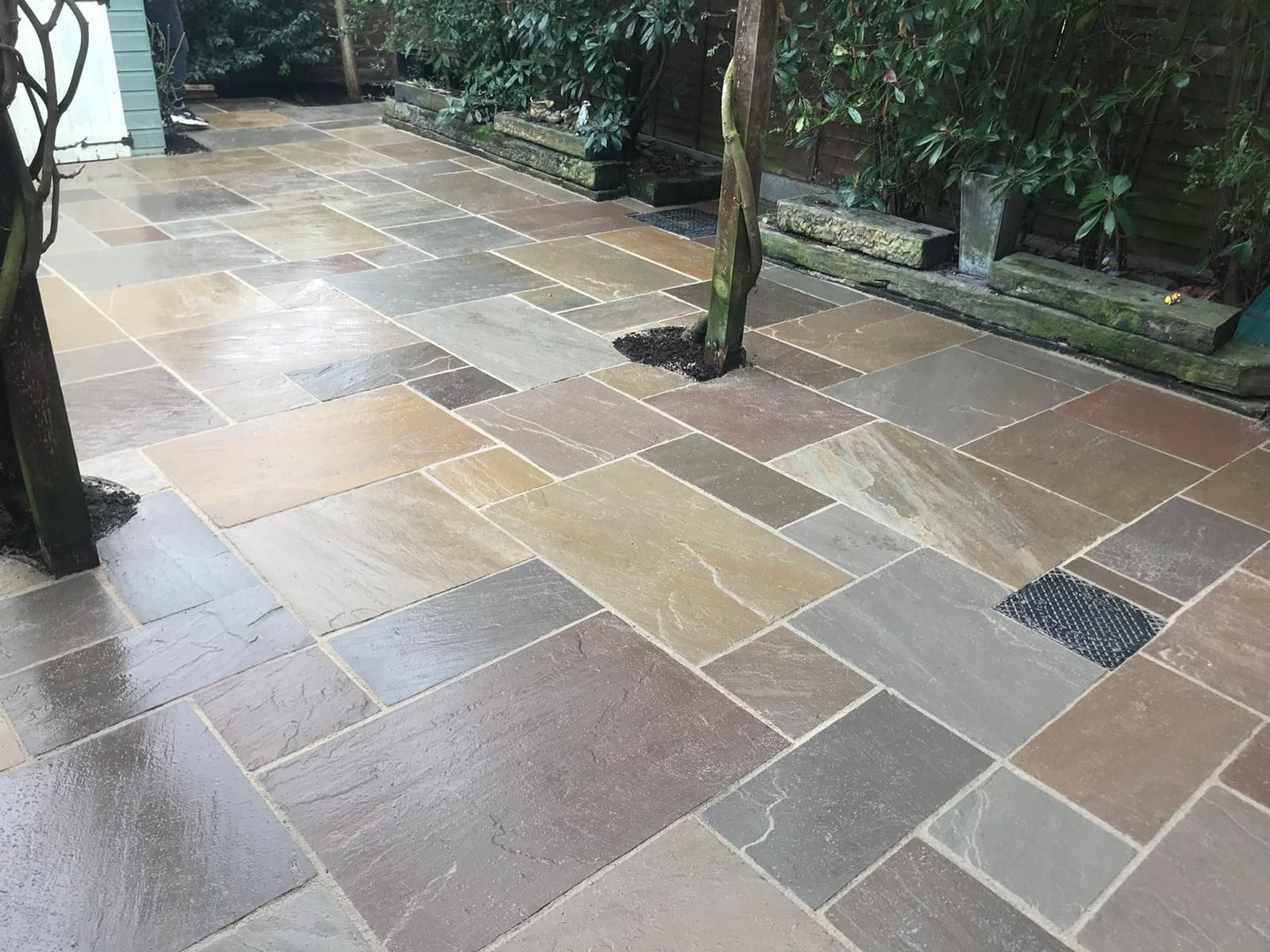 Milton Keynes natural stone driveway and patio specialists Quality Drives and Patios install stone driveways and patios throughout Buckinghamshire, Bedfordshire, Hertfordshire and Northamptonshire