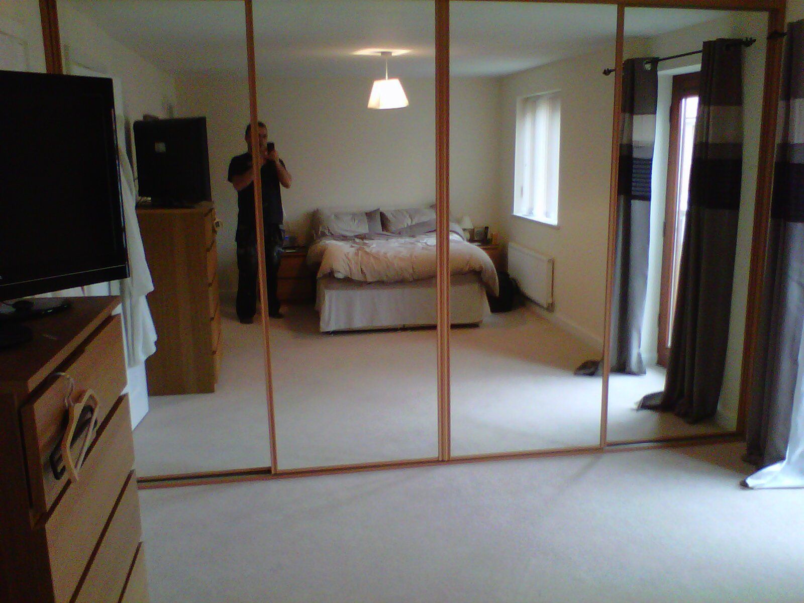 Fitted wardrobe with mirrors