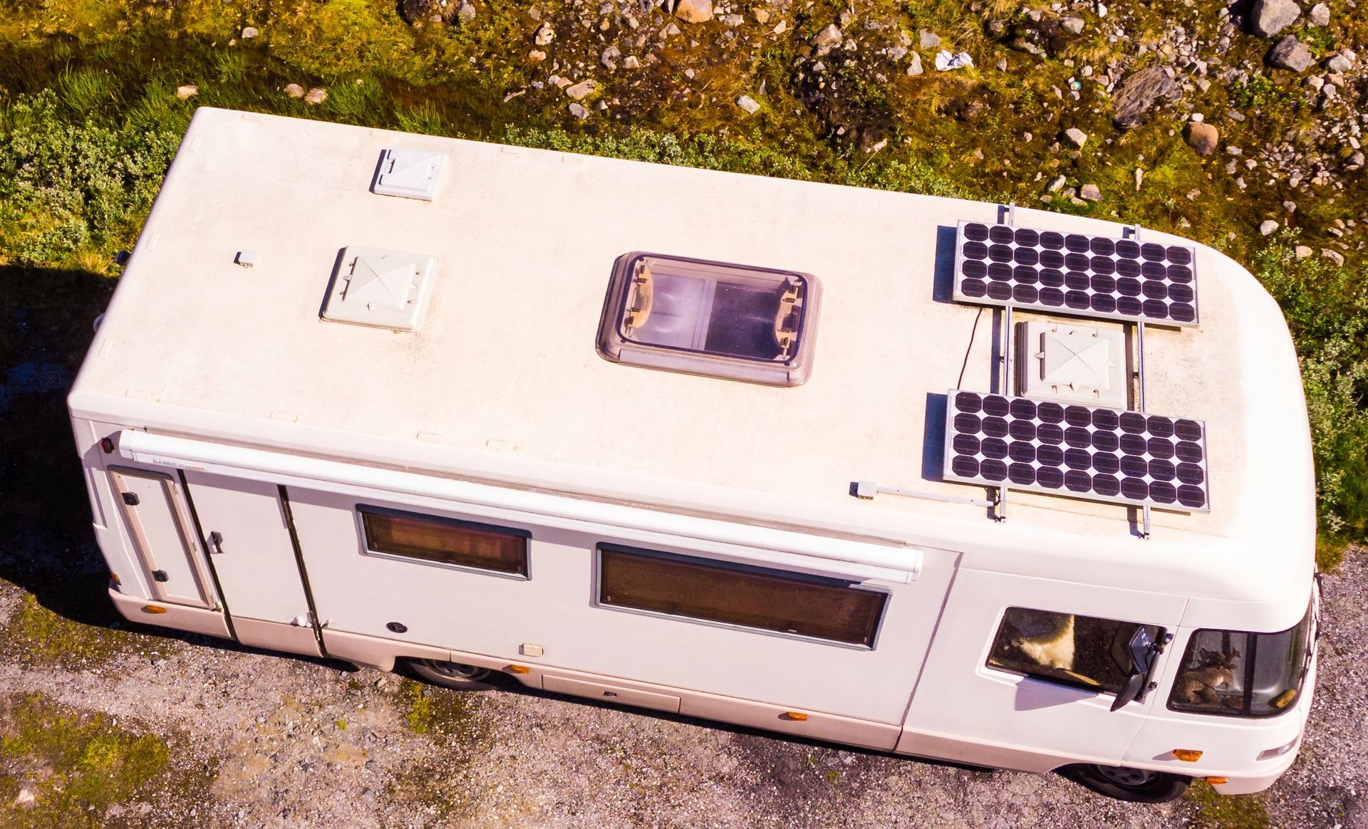 Top of RV that needs roof repair.