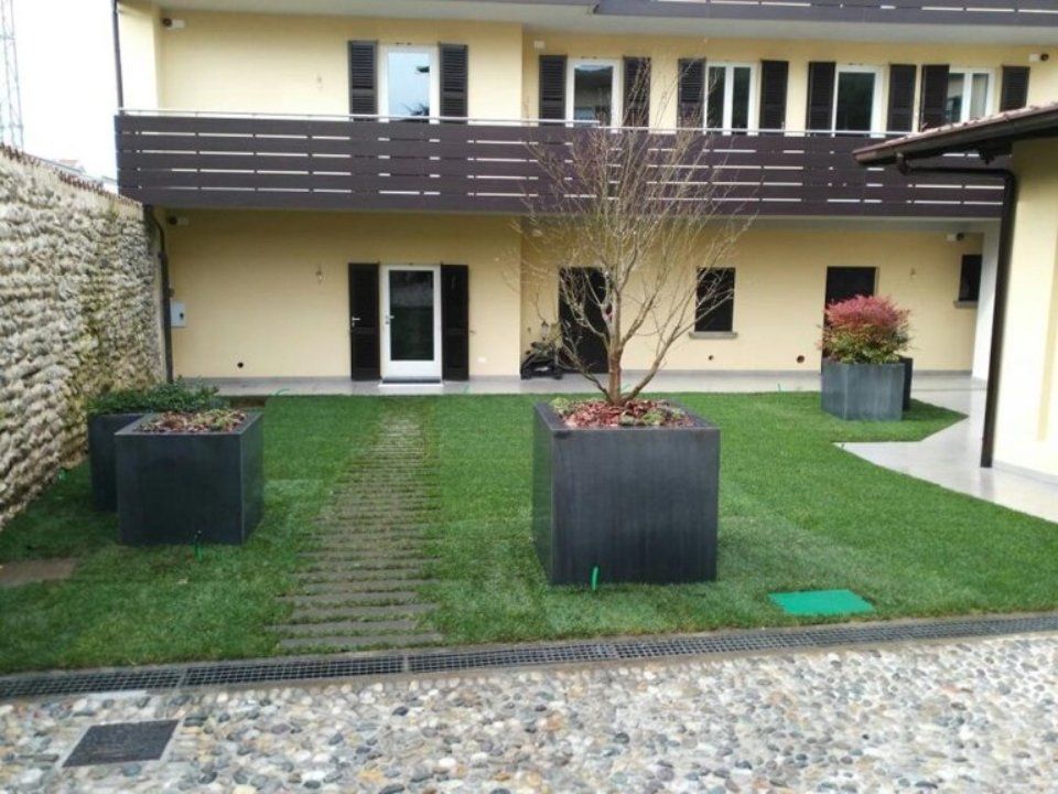 Villetta a due piani e giardino