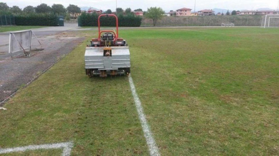 Campo da calcio e macchinario