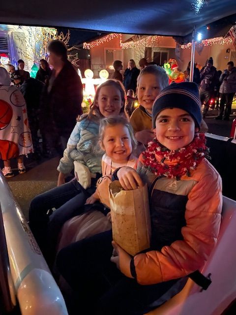 Family Riding the Train | Stockton, CA - Butterfly-Express
