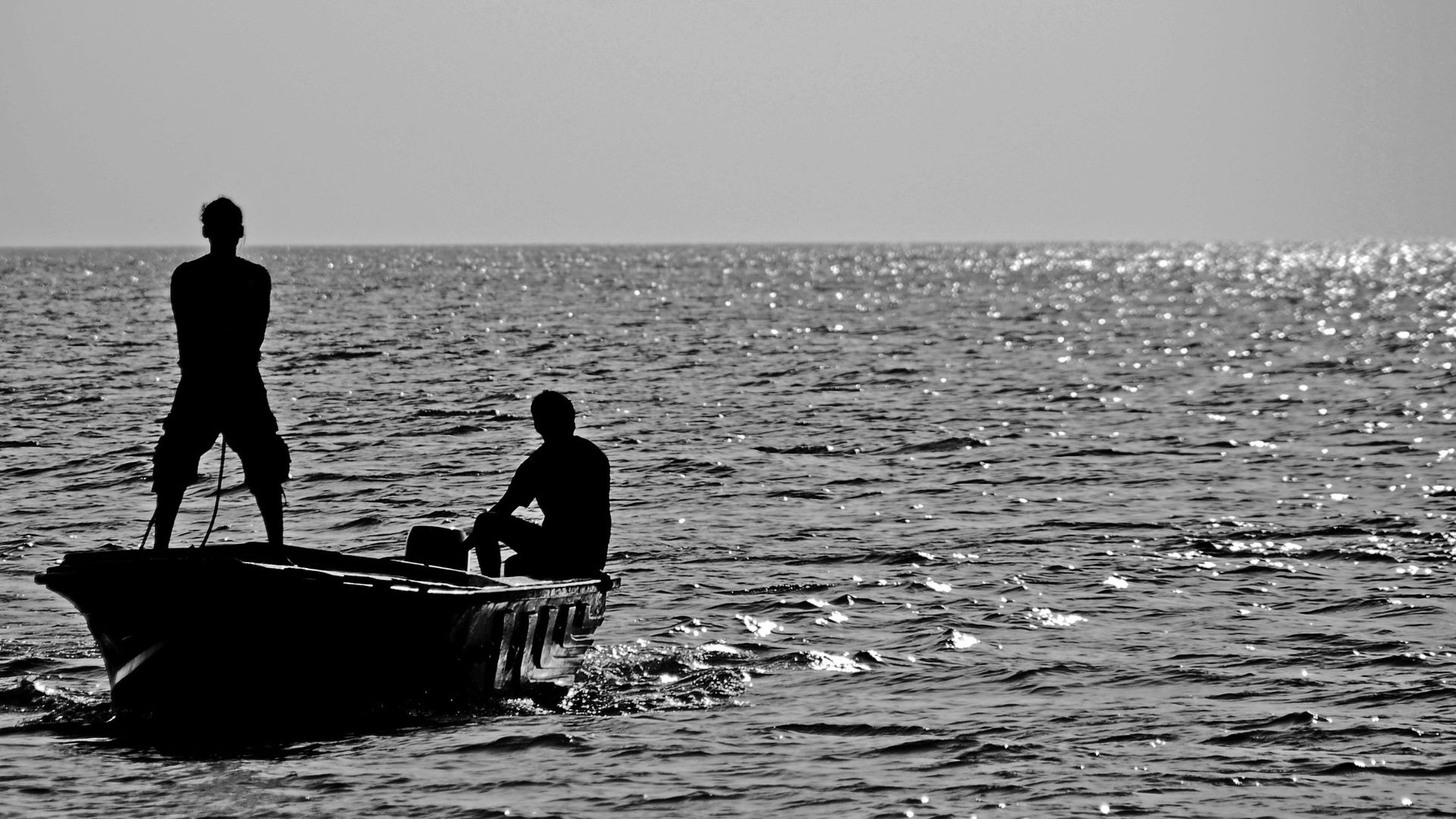 Foto de pescadores en altamar 