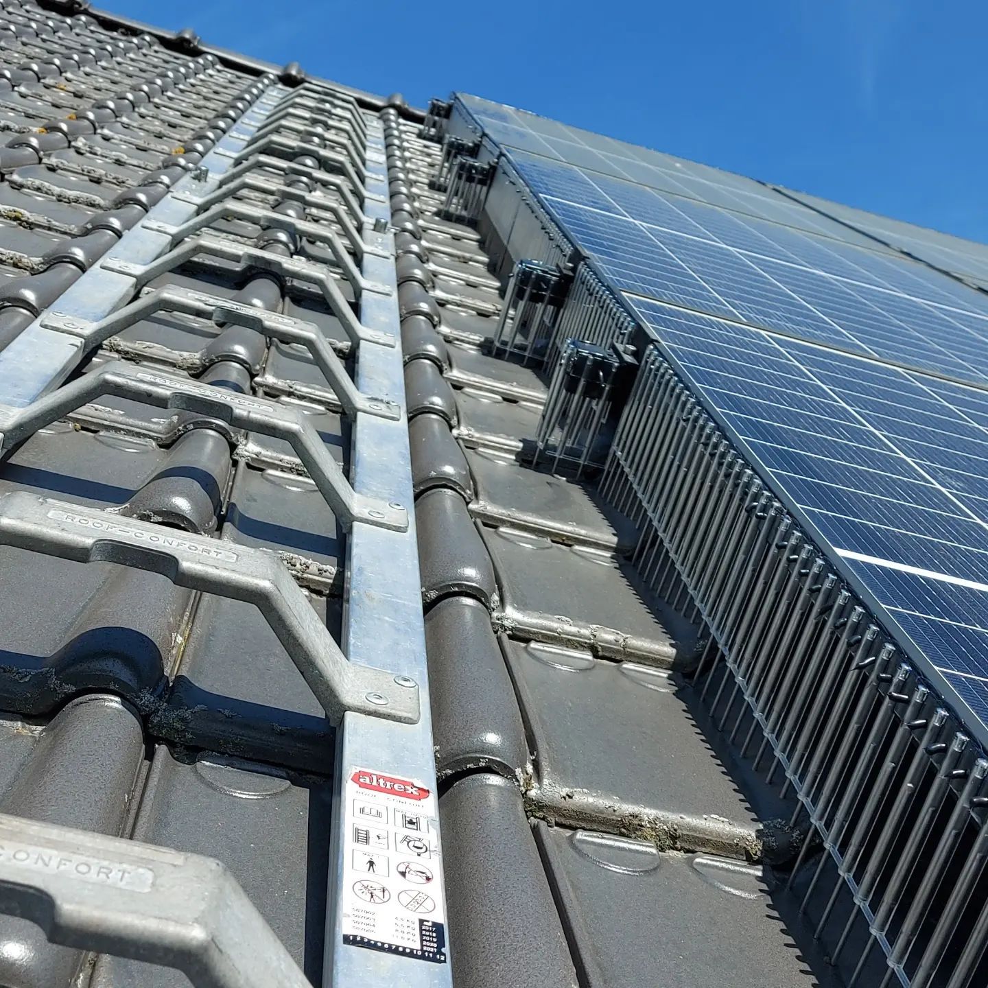 Vogelwering plaatsen op zonnepanelen in Antwerpen door killbugs