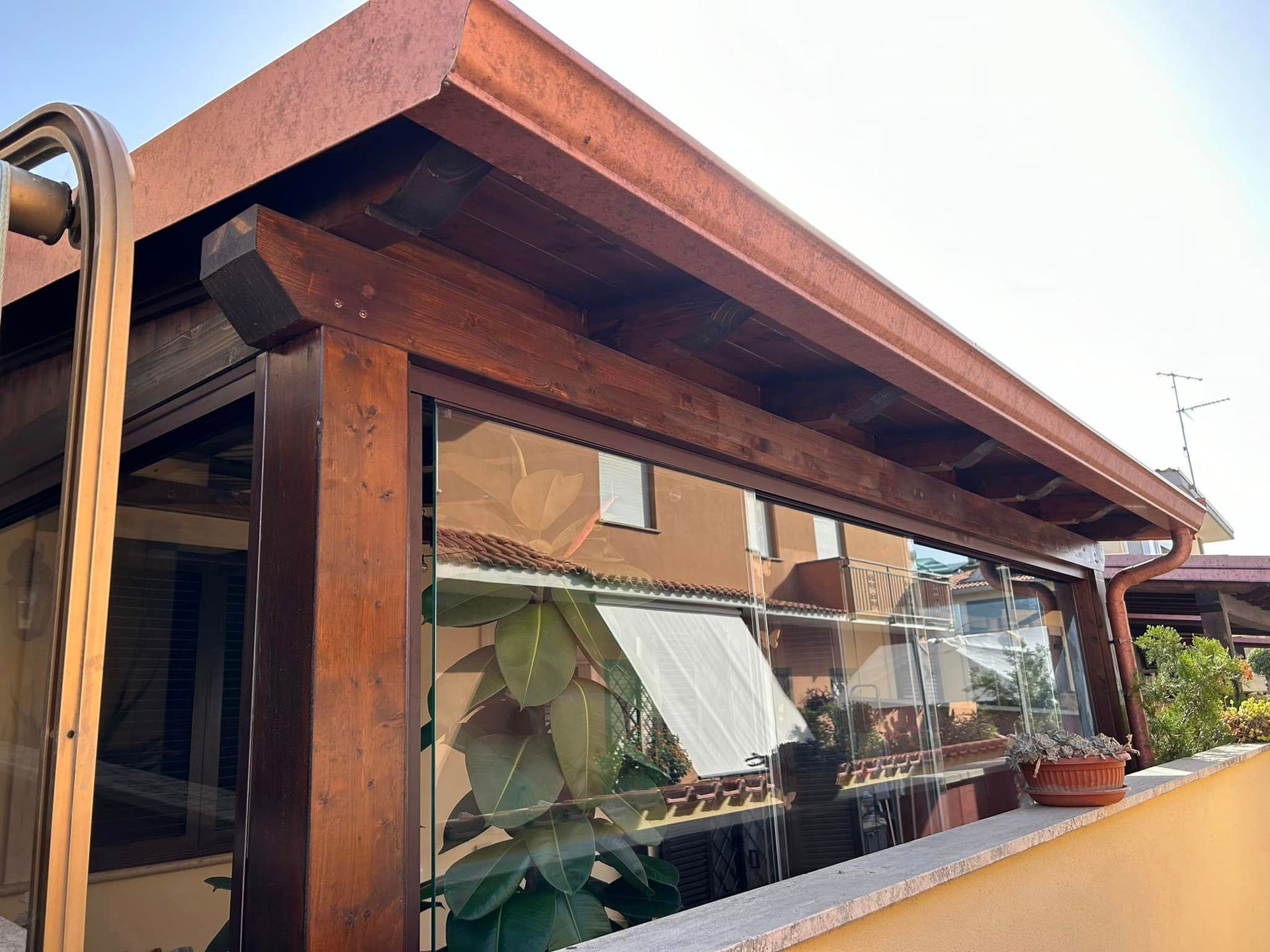 vetrata con tettoia