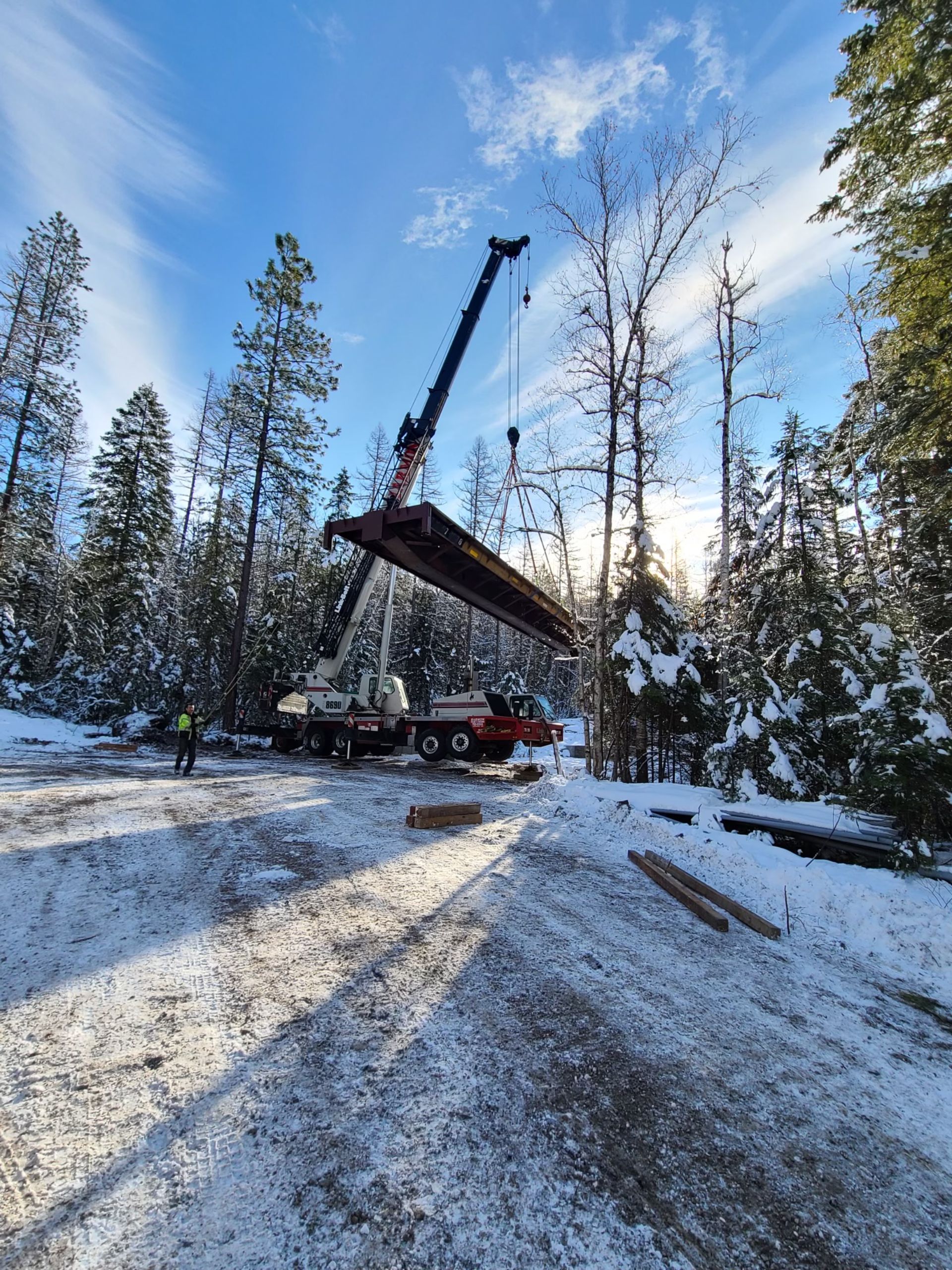 Crane lifting bridge