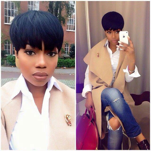 modella con caschetto nero