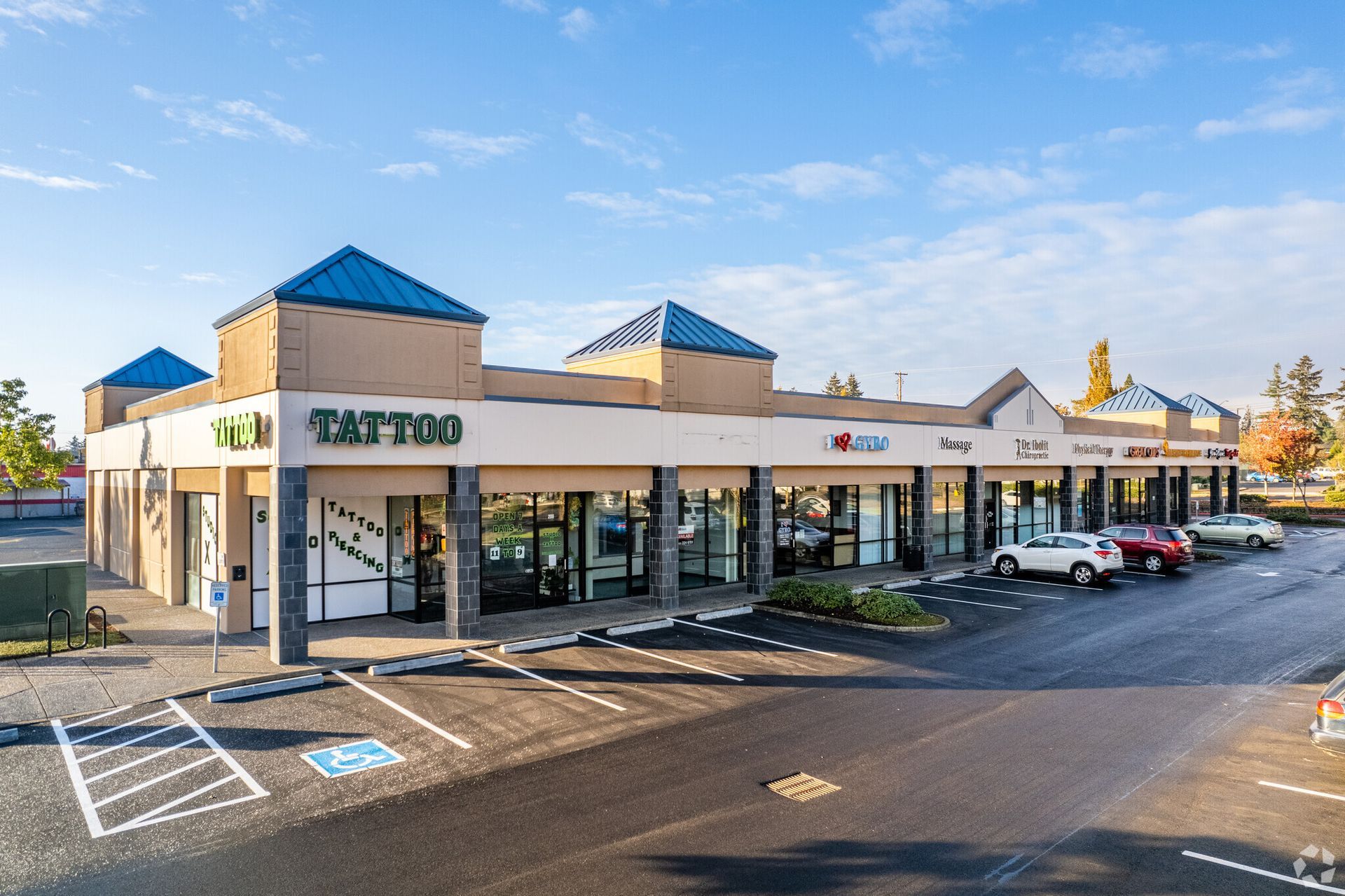 A large building with a lot of cars parked in front of it.