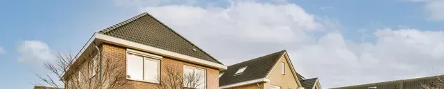 Dakherstelling door ervaren dakwerker – snelle en vakkundige reparatie van schade aan daken.
