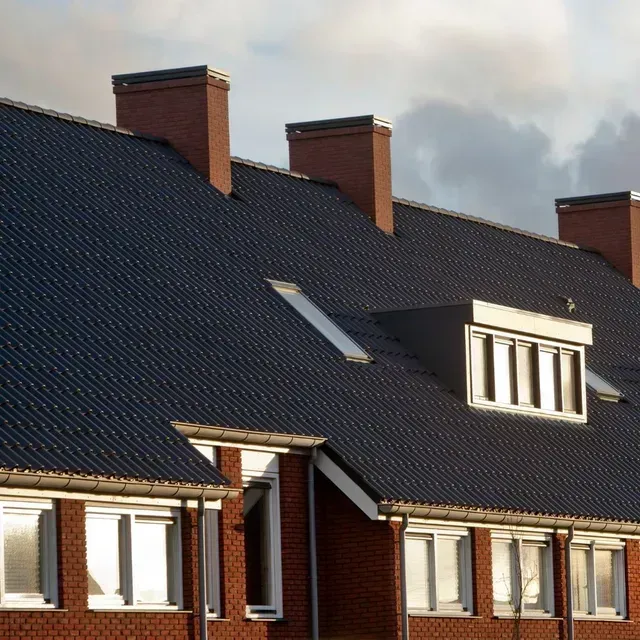 Dakrenovatie van een hellend dak door DAA Dakwerken in Aalst met duurzame en esthetische afwerking