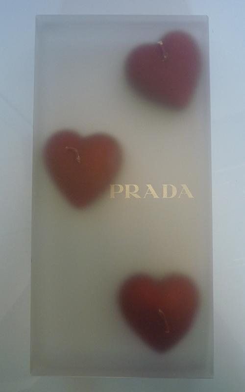 confezione con logo Prada
