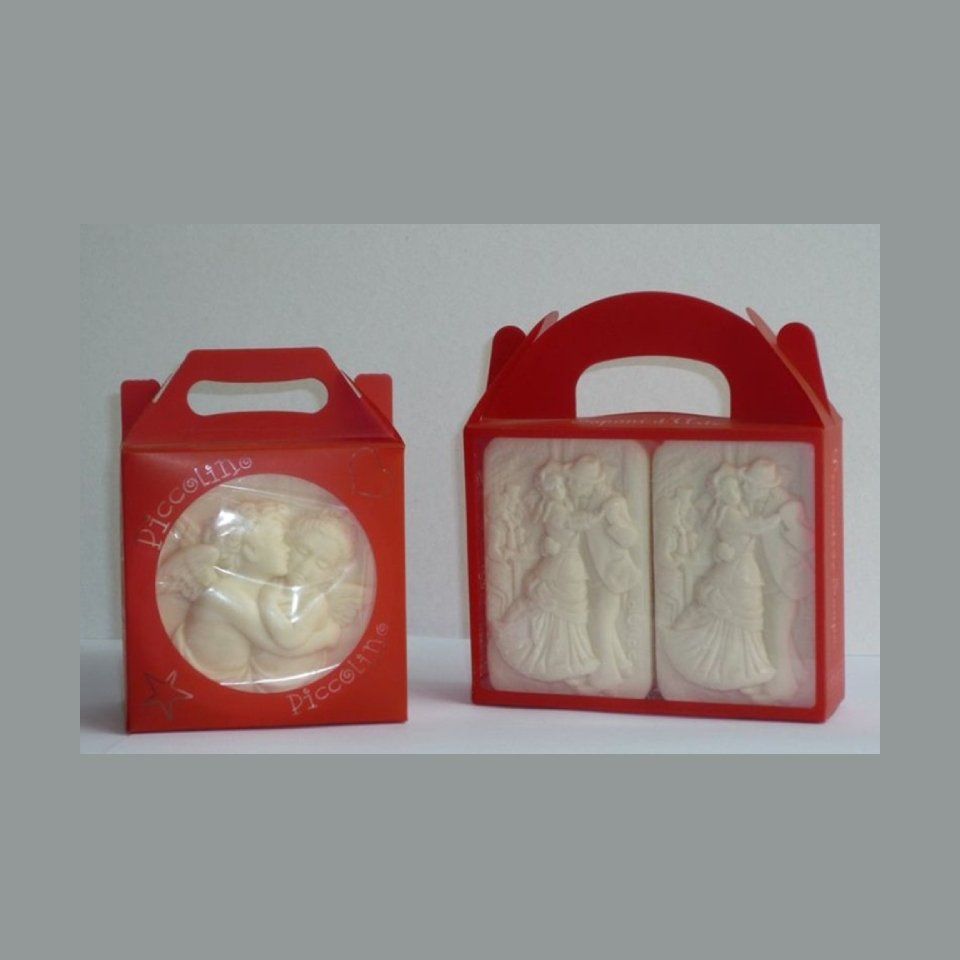 saponette con packaging rosso e trasparente