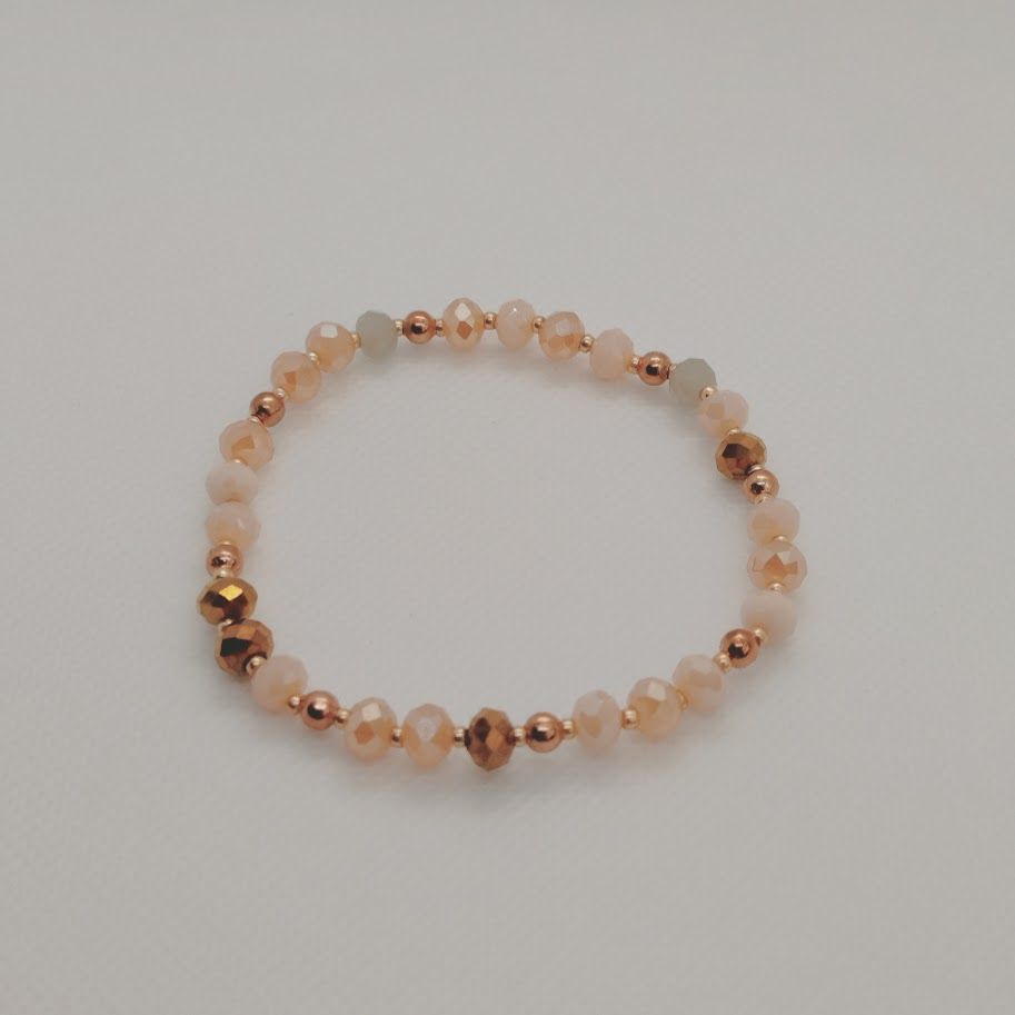 Facetkralen armband in zalmroze en koper goud