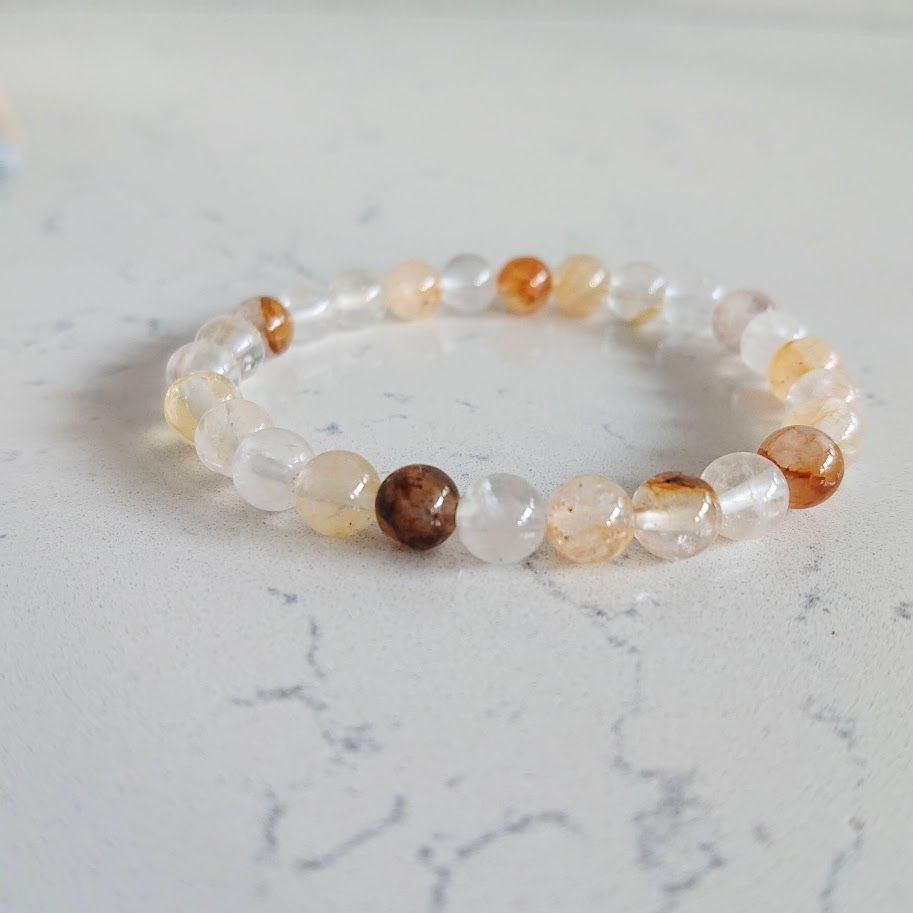 Armband op elastiek van 6mm Golden Healer kralen met mooie bruine gele en witte tinten