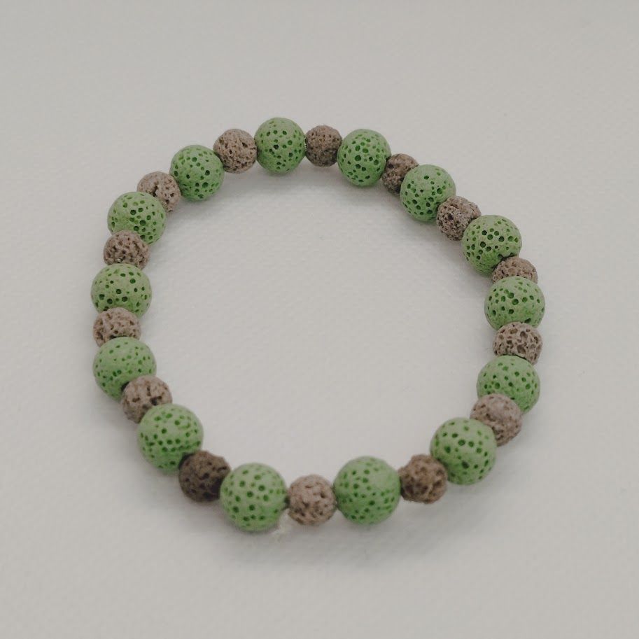 Mooie armband van lavasteenkralen in de kleuren groen en grijs. Geschikt voor aromatherapie.