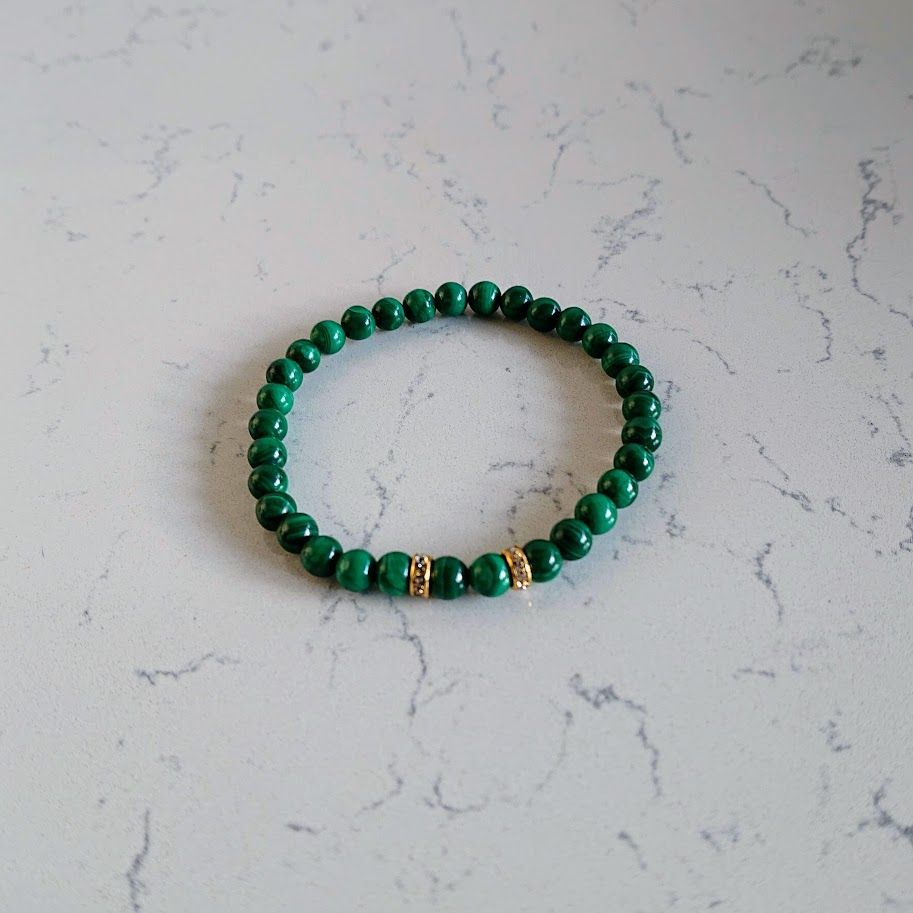 Armband van malachietkralen.