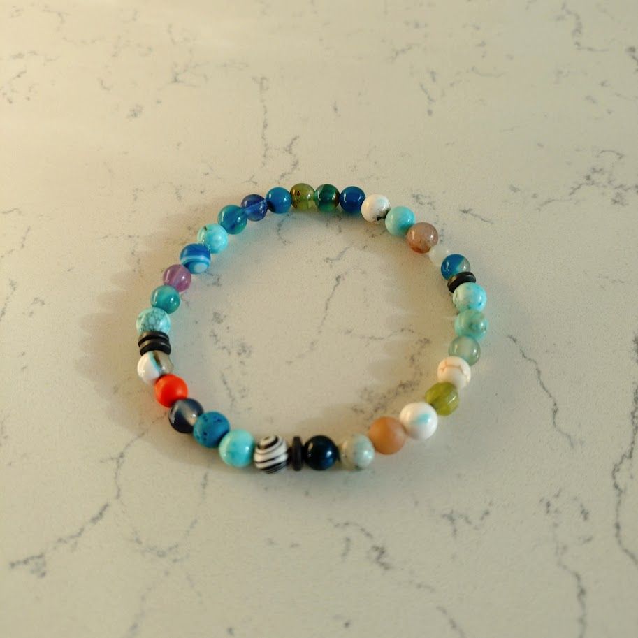 Armband op elastiek van 6mm edelsteenk