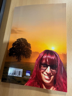 Já chegou a luz em forma de palavras.
Como viver feliz na terra com a energia
Vital do universo ao seu ritmo.
Agora também já disponível em formato EBOOK. Já pode ser lido
em qualquer lugar no conforto do teu
coração e no silêncio da tua alma.
Cada página é uma viagem interior, um
Convite á harmonia e á descoberta da energia que nos une a tudo o que existe.
Se sentires que a tua intuição está a chamar-te ….então este livro é para ti!
Adquire a tua versão digital e acede a este link:
https://www.euedito.com/como-viver-feliz-na-terra-ebook.html
A felicidade está onde o coração vive cheio de luz.