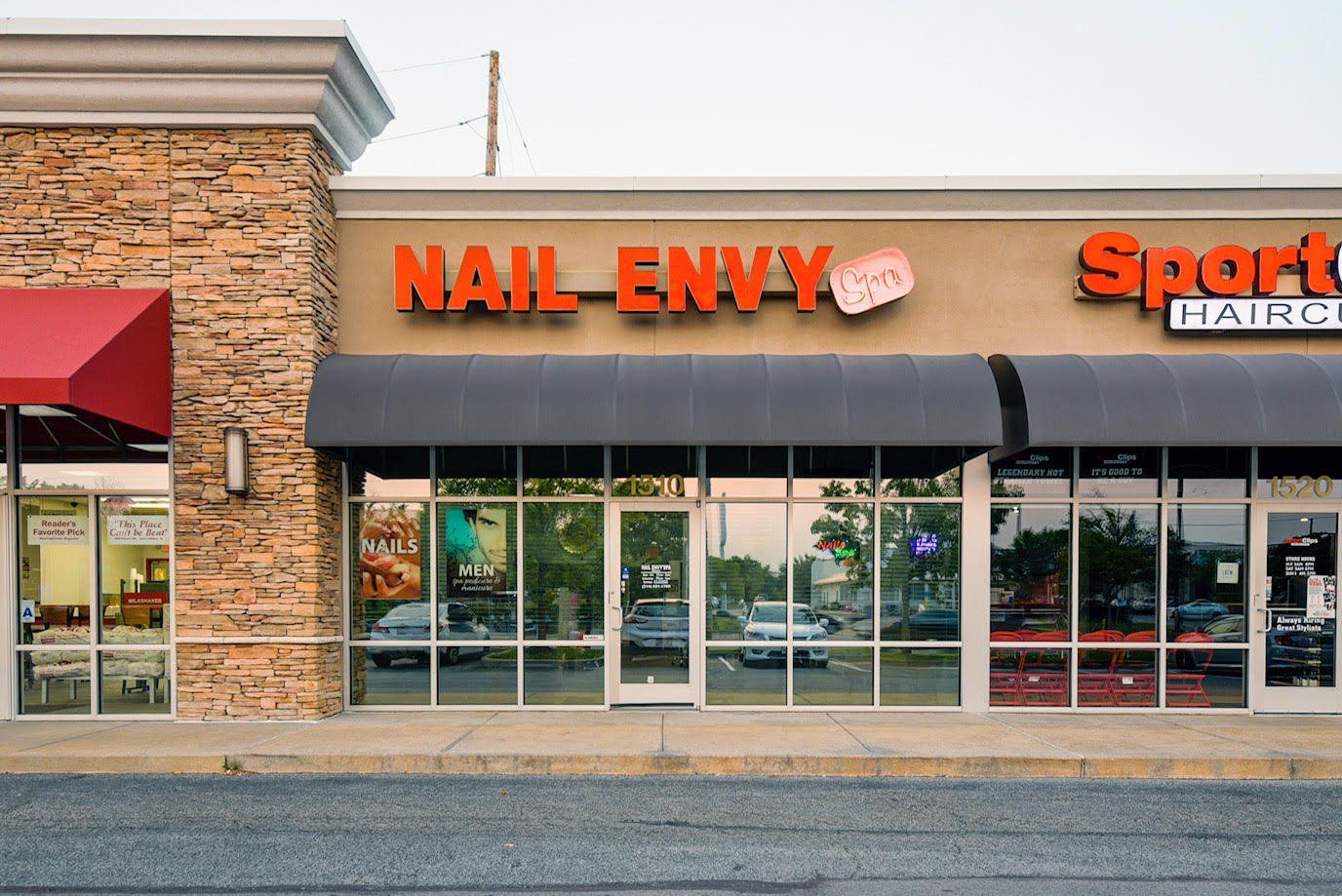 Nail Envy Spa  Front Entrance, St. Louis MO 63127