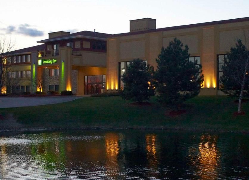 holiday inn pewaukee