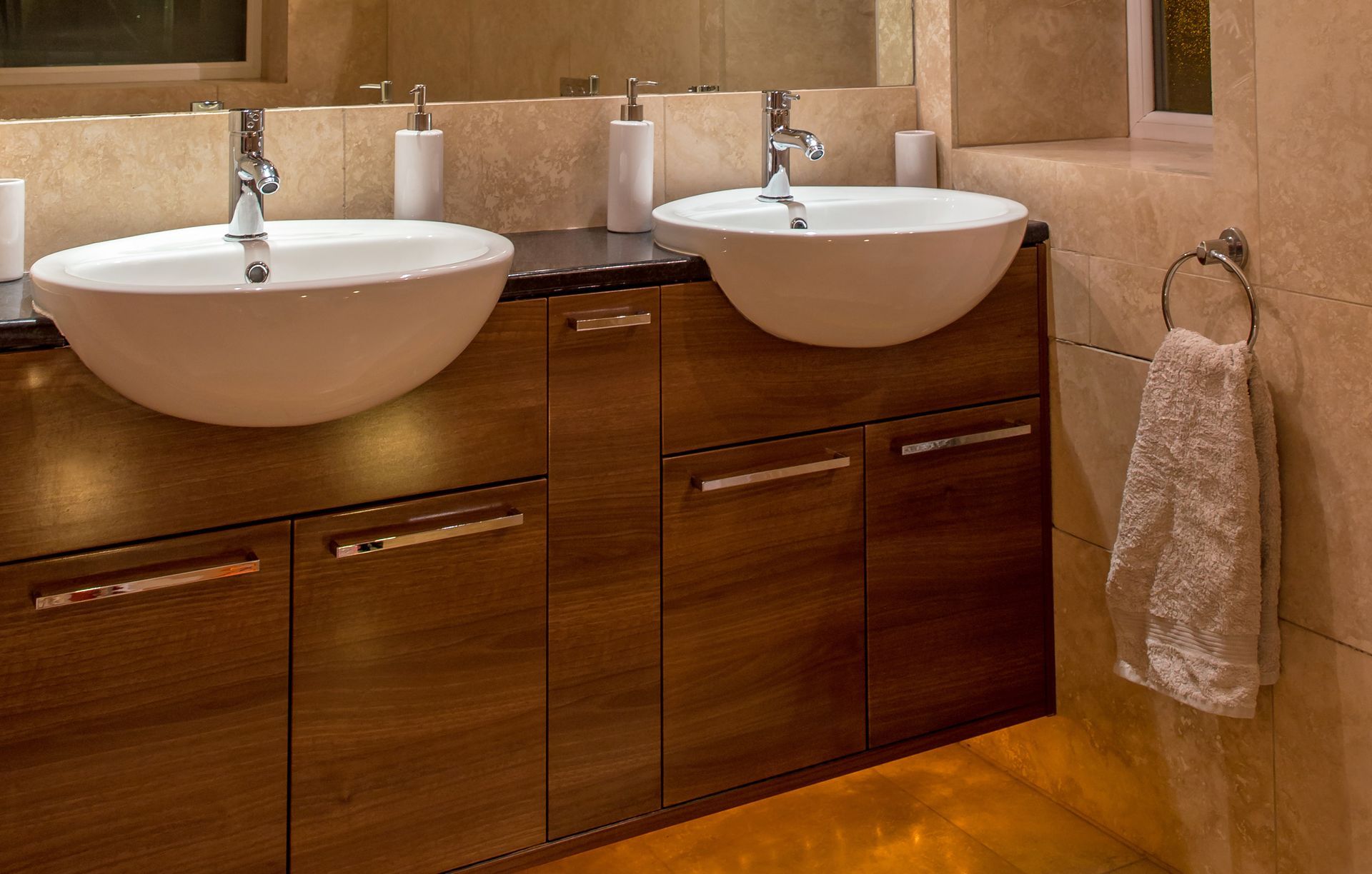 A bathroom with two sinks and a mirror.