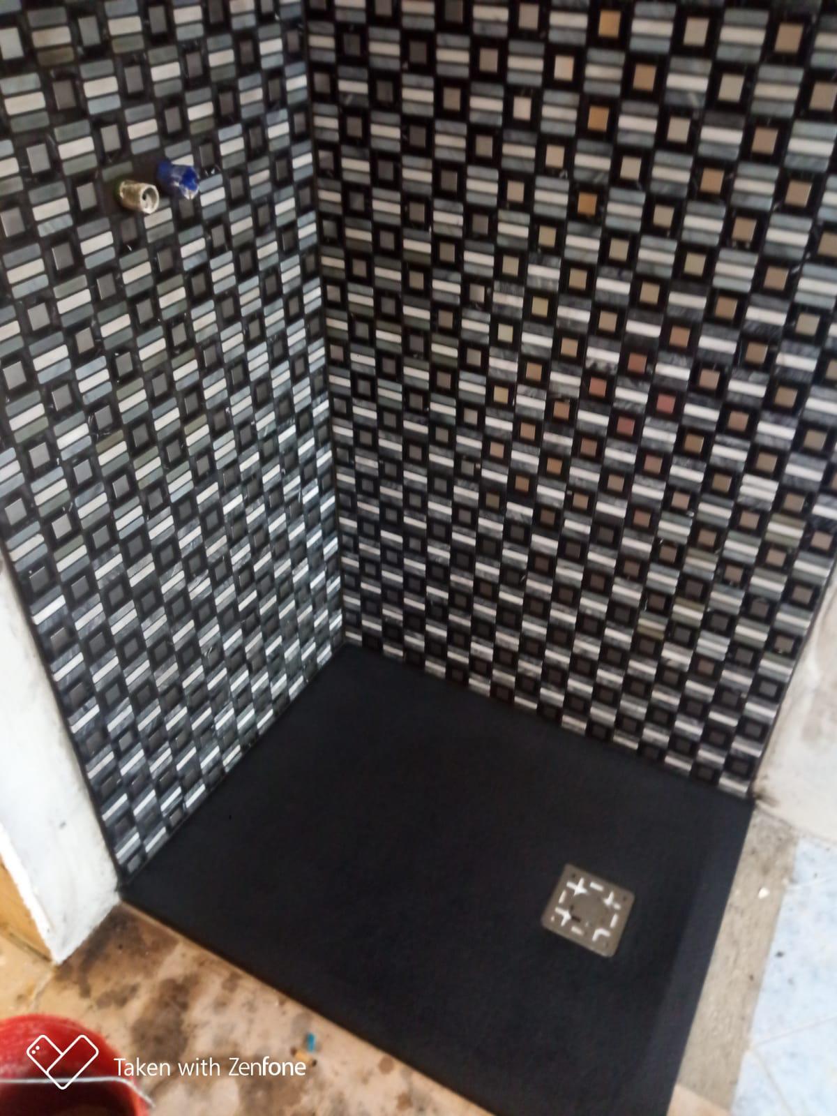 Mosaico e piatto doccia filo pavimento
