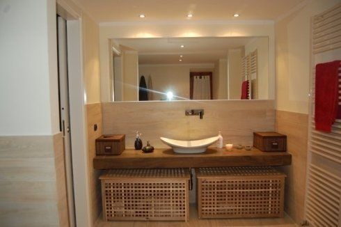Bagno con specchio grande