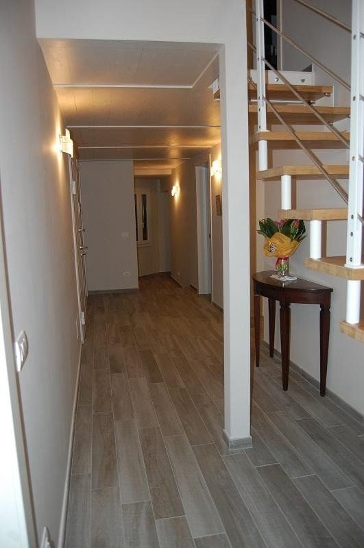 Corridoio con parquet