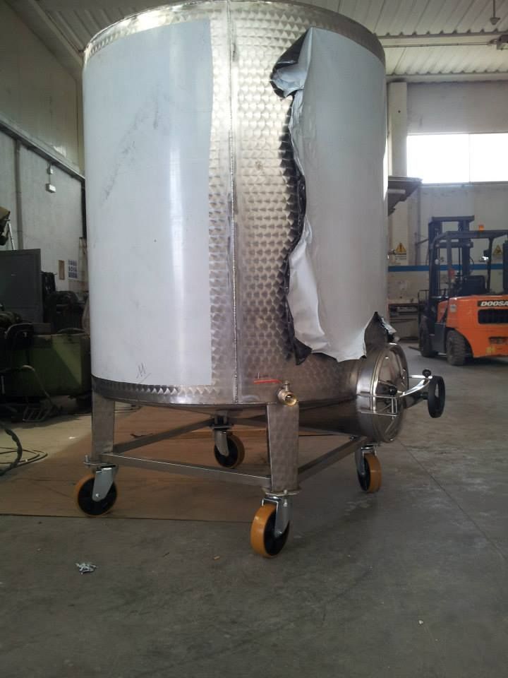 lavorazione in acciaio su misura, cisterna