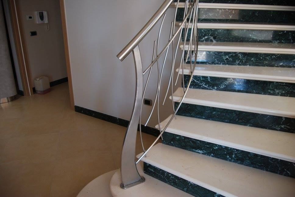 lavorazioni in acciaio, scala