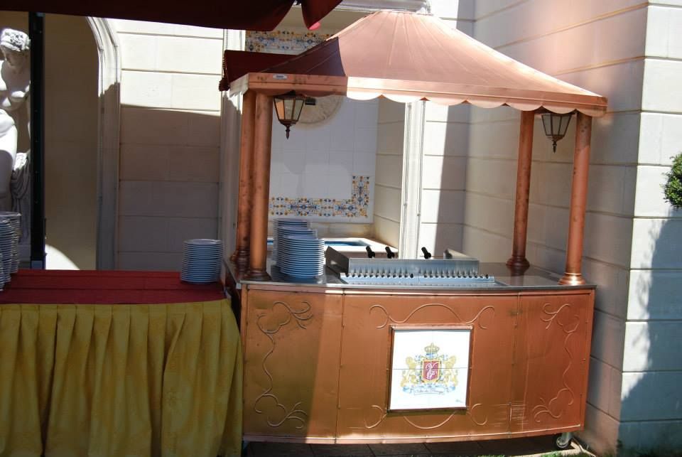 lavorazione in acciaio su misura, chiosco alimentare per eventi