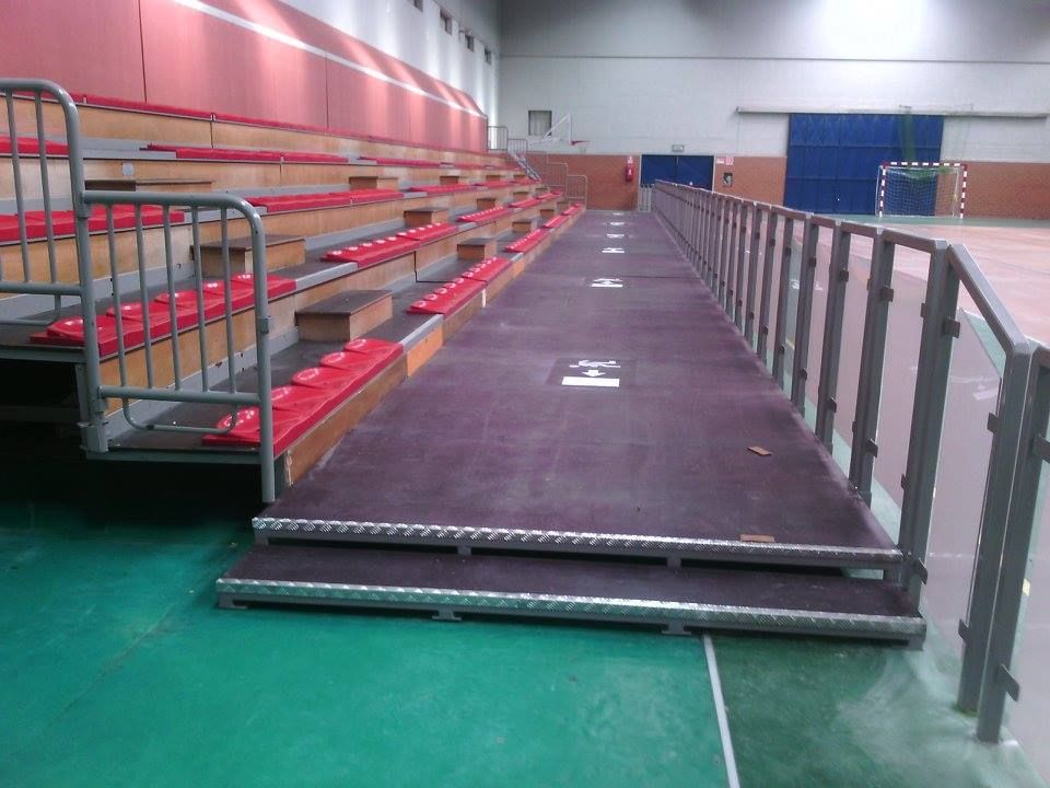 lavorazione in acciaio su misura, pedana spalti, balaustra, parapetto