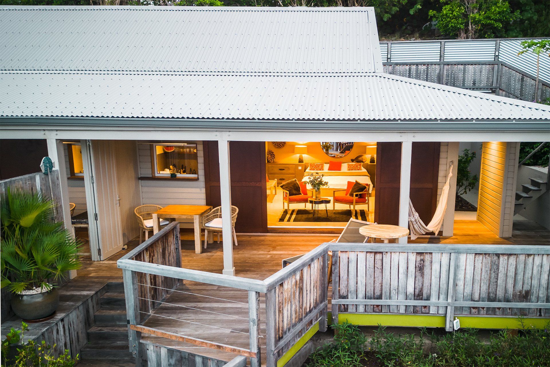 Karibuni St Martin - Spacious luxury suites with patio and sea view