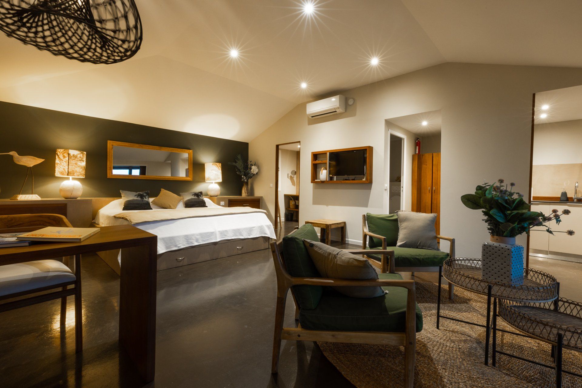 Karibuni St Martin - Spacious luxury suites with king size bed