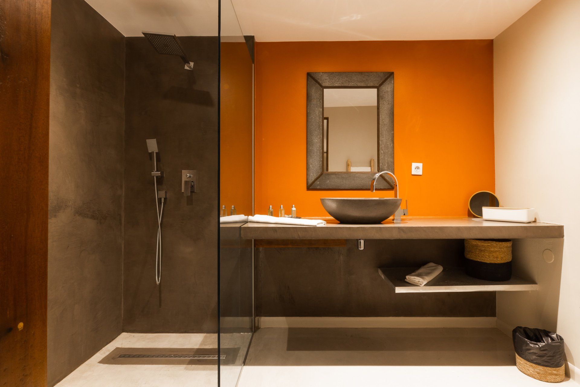 Karibuni St Martin - Spacious walk-in shower