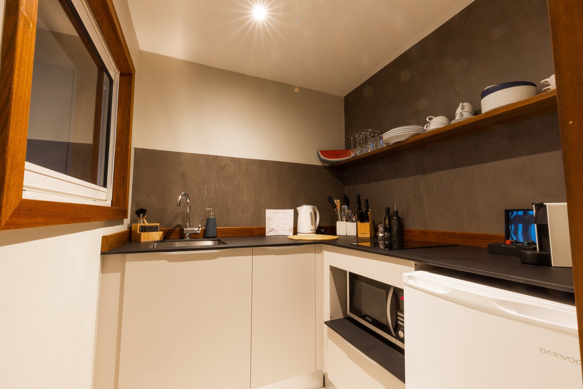 Karibuni Boutique Hotel - Luxury Premium Sea View Suite with private pool, spacious with King Size bed and kitchen