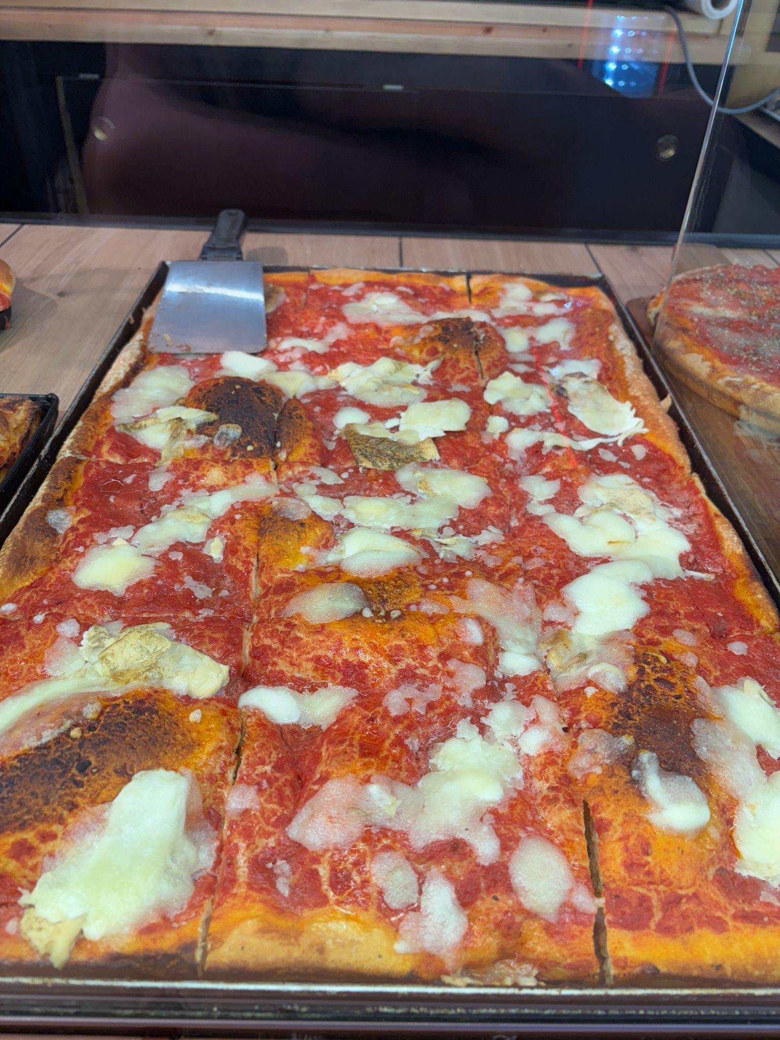 teglia di pizza margherita al trancio