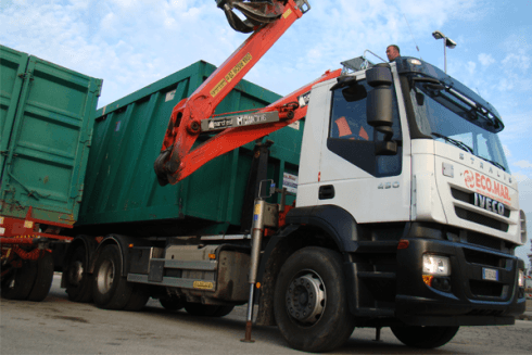 camion per la raccolta di rottami ferrosi