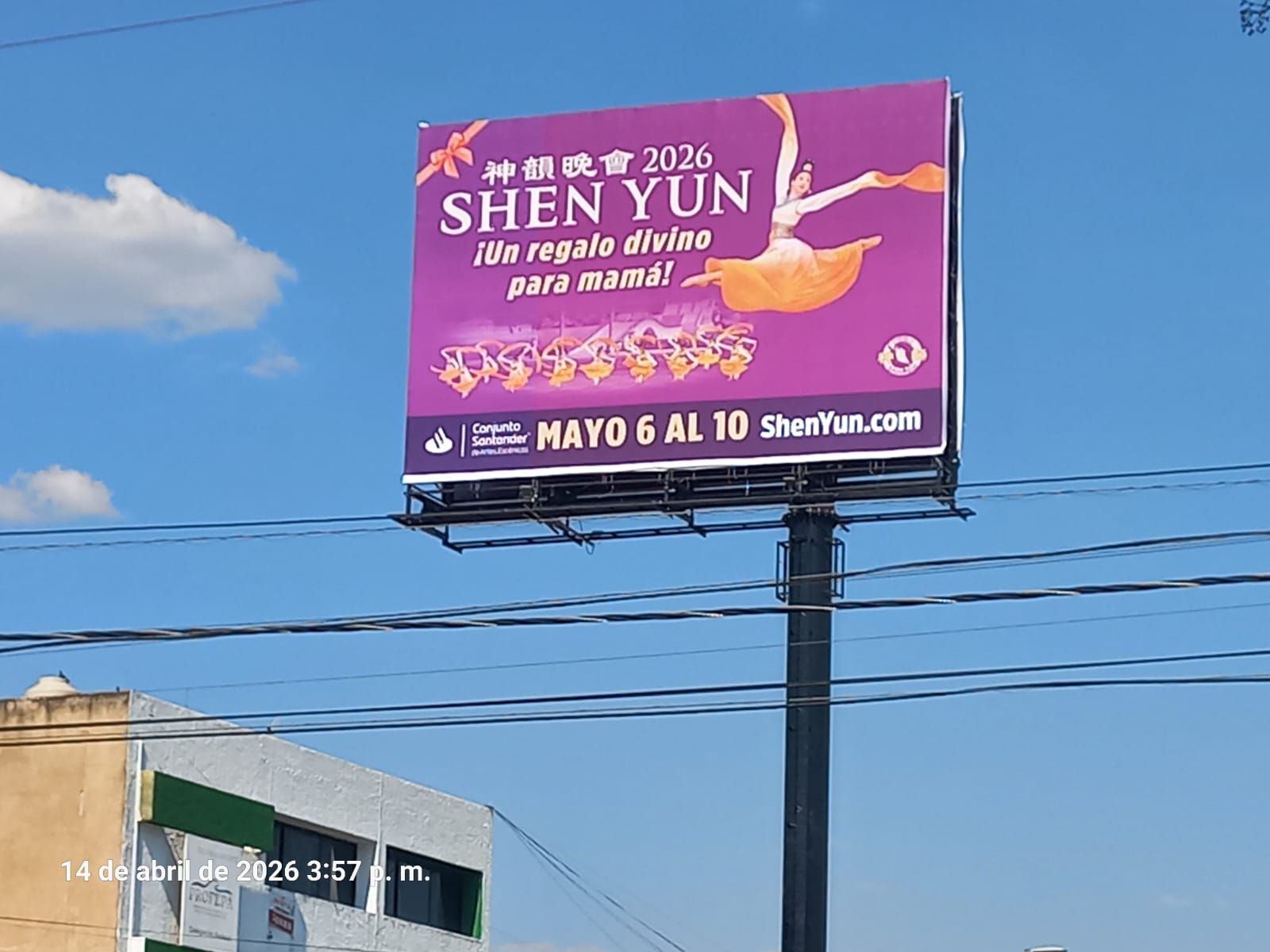 Renta de espectaculares publicitarios en avenida principal de Guadalajara con alto flujo vehicular.