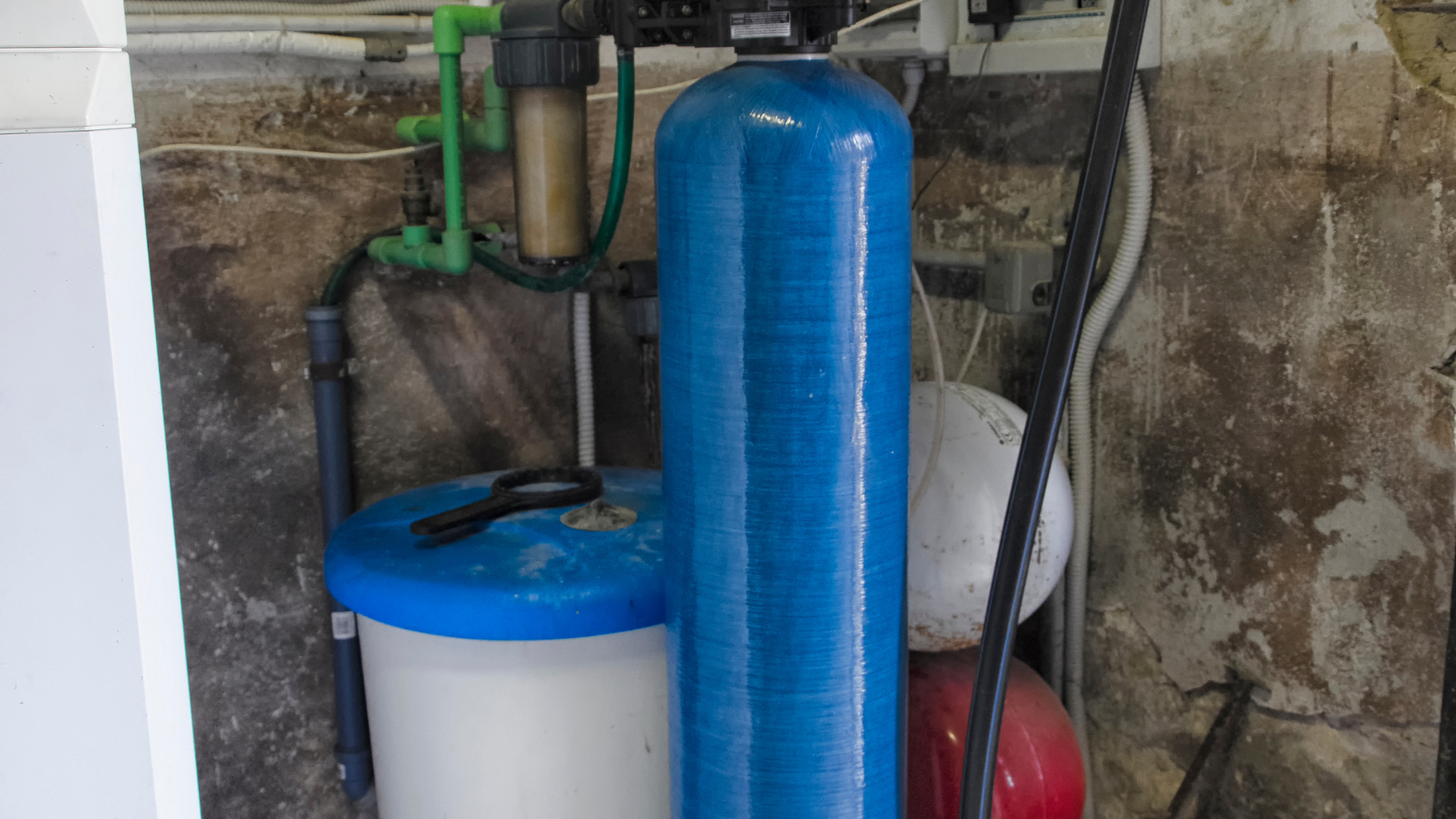A blue cylinder is sitting next to a white container in a room.