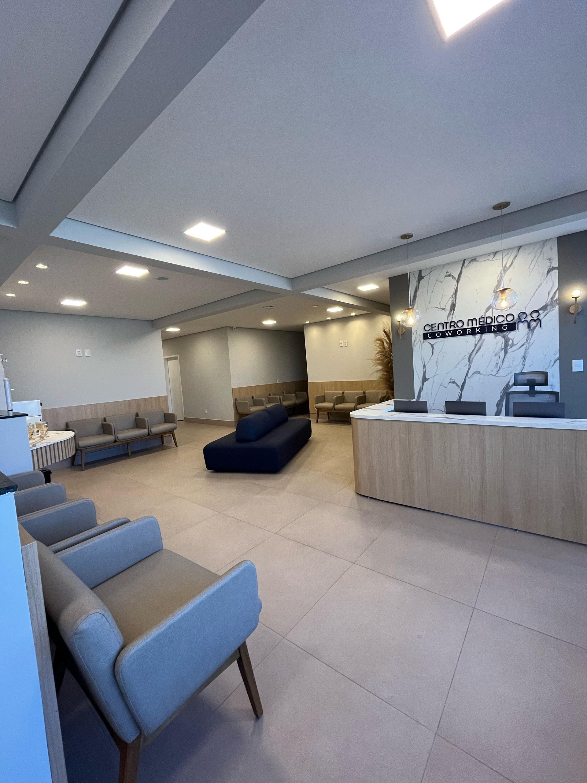 Ambiente moderno e funcional para consultas médicas em Ribeirão Preto.